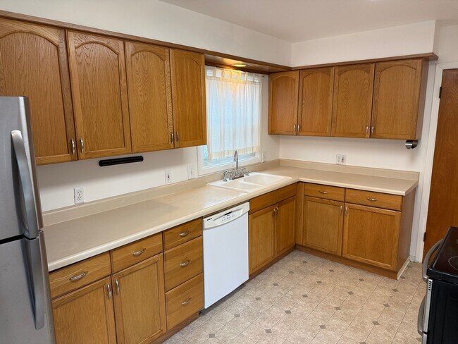 Building Photo - Updated 2 bedroom 1.5 bath duplex in Eugene!