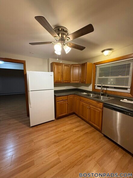 Building Photo - 100 Readville St