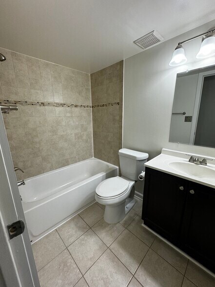 Building Photo - 9962 Hellingly Pl