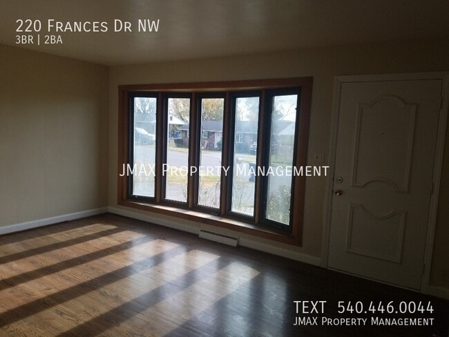 Building Photo - 220 Frances Dr NW