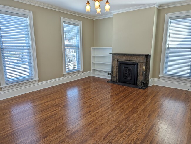 Building Photo - 837 W Stephenson St