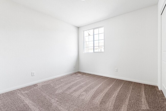 Building Photo - Brand New Build! Townhouse in the heart of Inspirada's Master Planned Community! available 4/1/2026