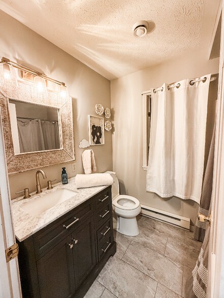 Building Photo - 102 Longfellow Close