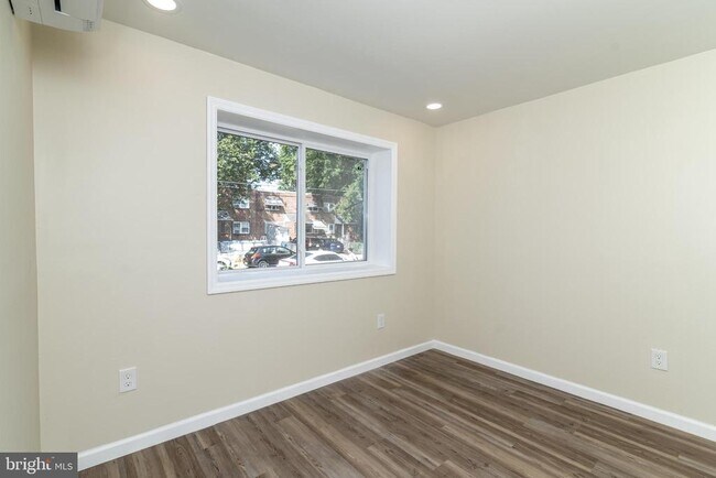 Building Photo - 505 Rand St