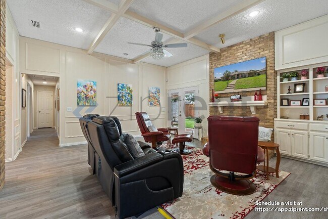 Building Photo - 2108 Winona Dr