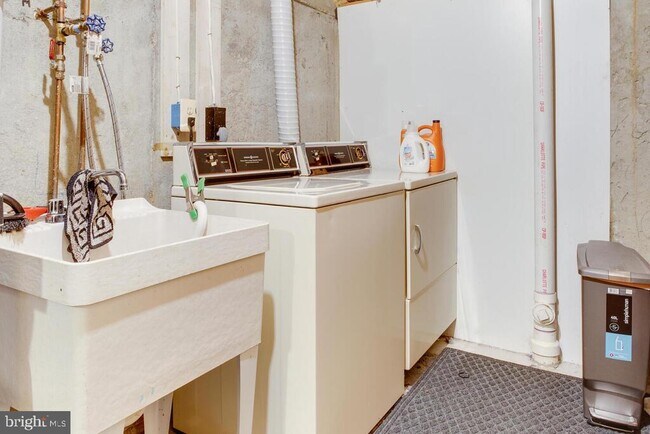 Building Photo - 100 Spring Pl Way