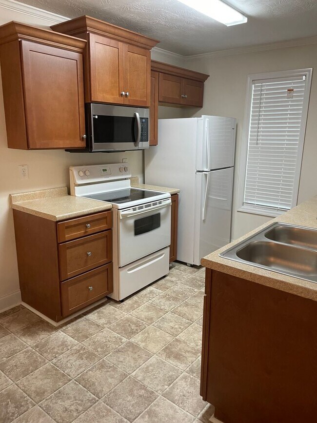 Building Photo - FABULOUS TOWNHOME WEST AUGUSTA CLOSE TO MEDICAL FACILITIES, COLLEGES