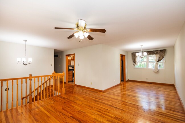 Building Photo - Spacious 4-Bed, 2.5-Bath Split-Level Home