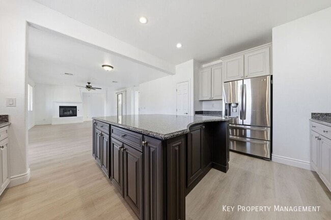 Building Photo - 956 Via Canale Dr