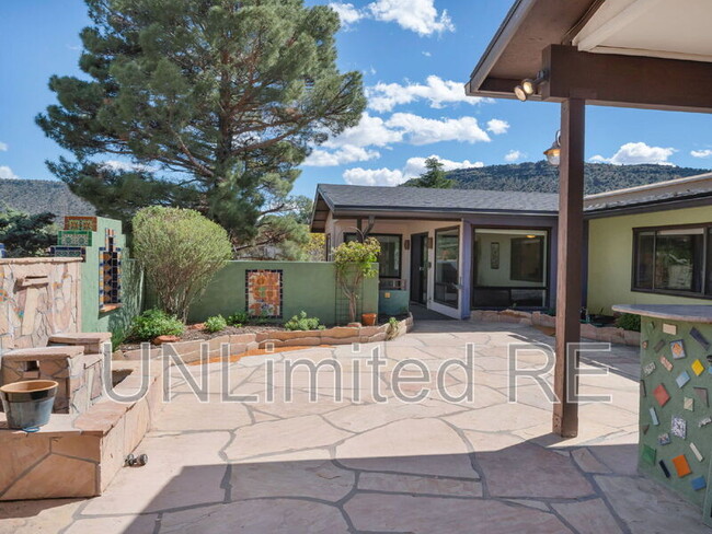 Building Photo - 490 Deer Pass Dr