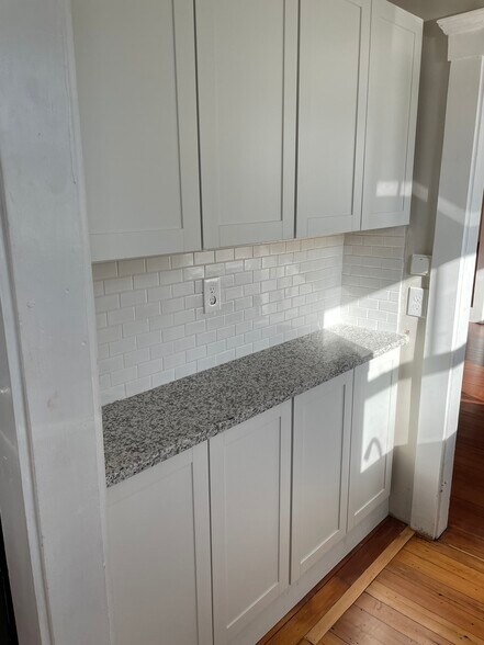 Building Photo - 105 Fox Hill Rd