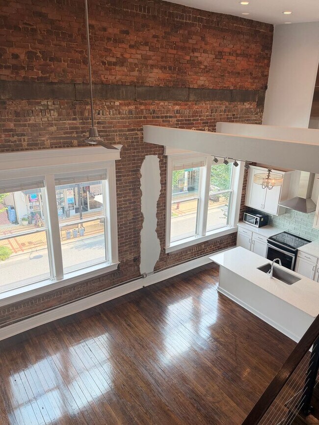 Building Photo - Modern Apartment Downtown Washington