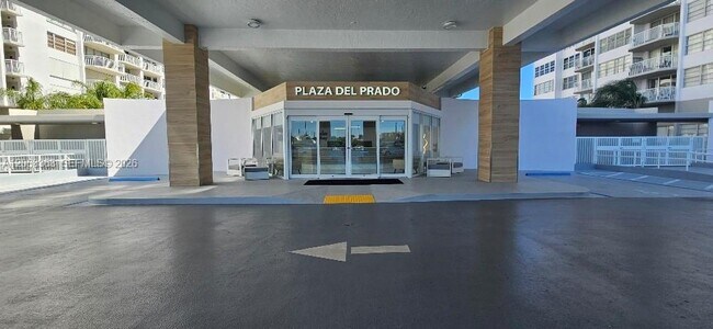 Building Photo - 18081 Biscayne Blvd