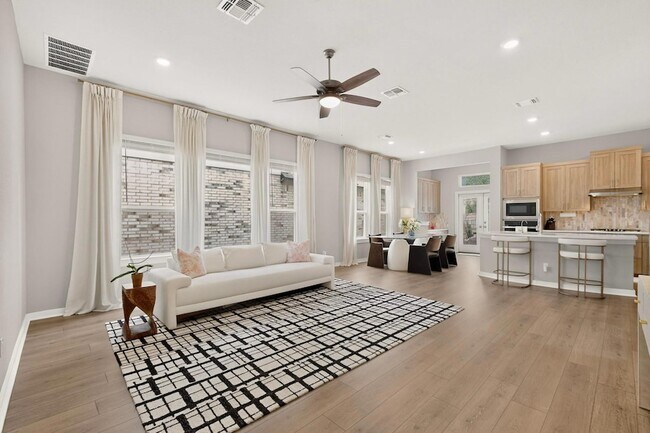 Building Photo - 1008 Summer Gln