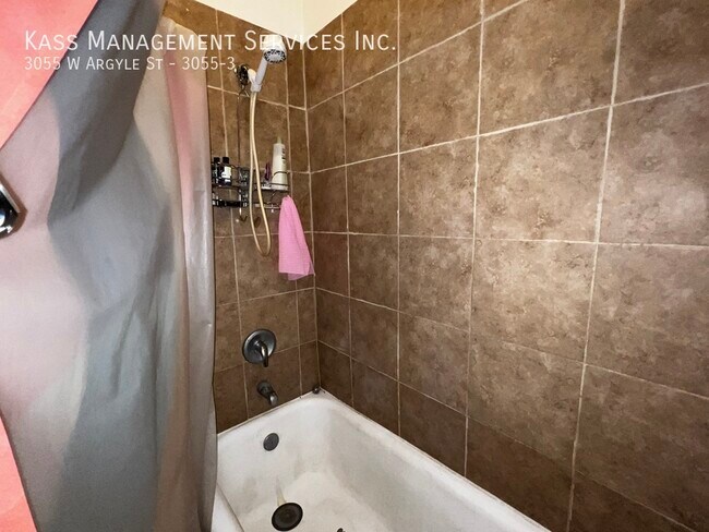 Building Photo - 3055 W Argyle St