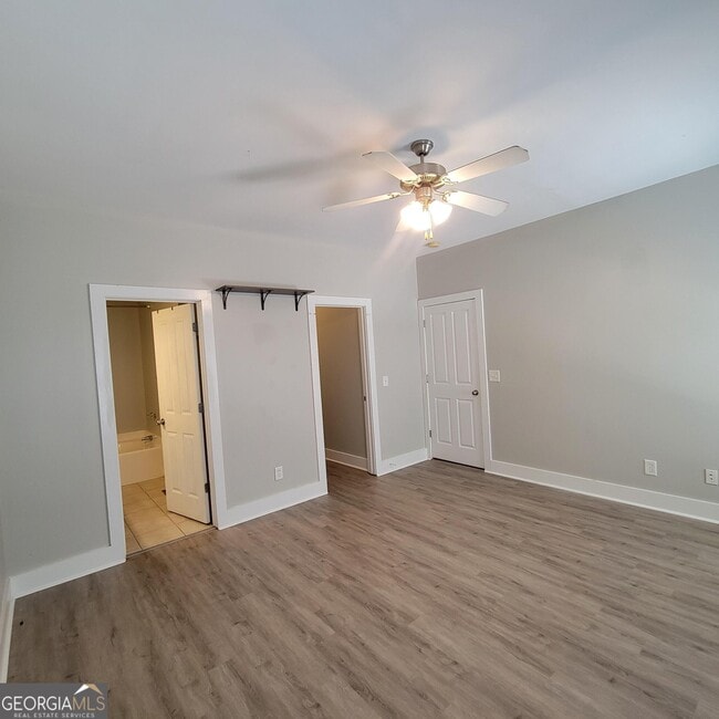 Building Photo - 1111 Surrey Ln