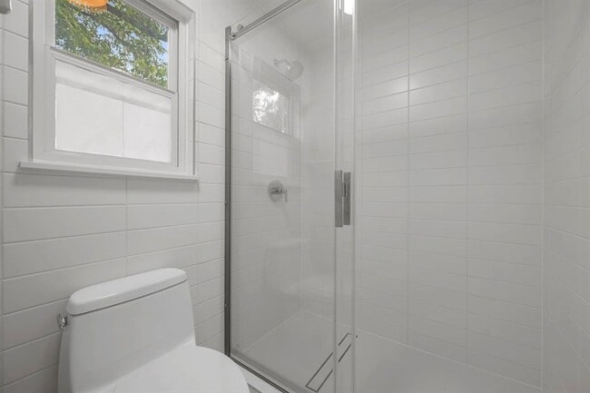 Building Photo - 3100 Whiteway Dr