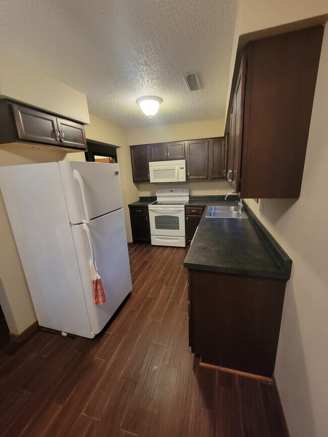 Building Photo - 2130 Davis St