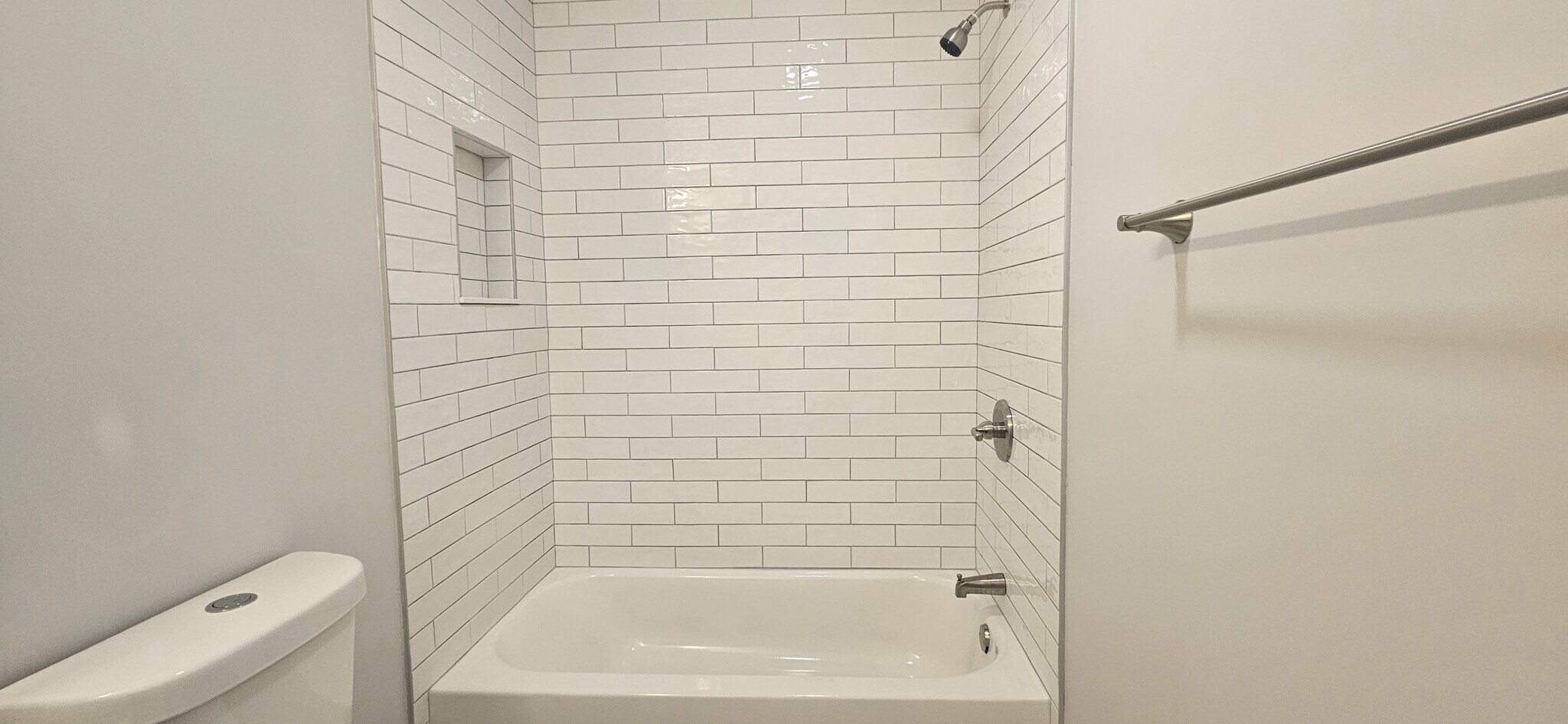 Building Photo - 665 Milford Point Rd