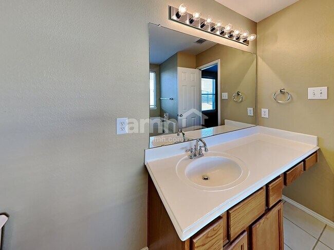 Building Photo - 2036 Hanakoa Falls Dr