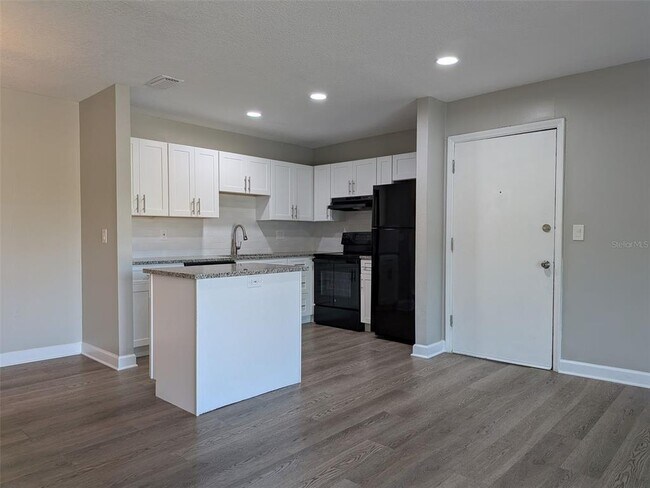 Building Photo - 562 Flemming Way