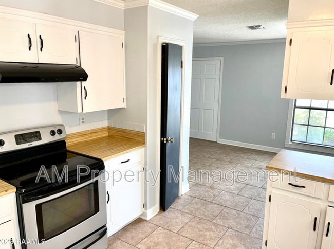 Building Photo - 128 Longfellow Dr