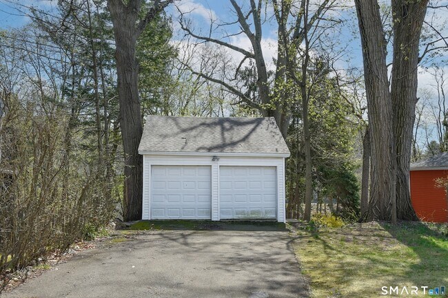 Building Photo - 5 Moody Ave