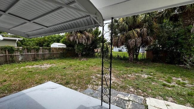 Building Photo - 2748 SW 8th St
