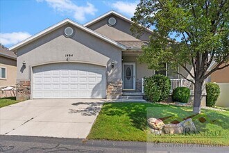 Building Photo - Spacious Residence in Taylorsville – 5 Bed...