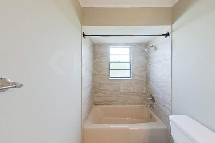 Building Photo - 308 Wildwood Dr