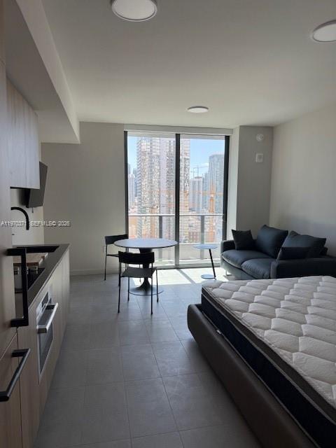 Building Photo - 121 NE 5th St