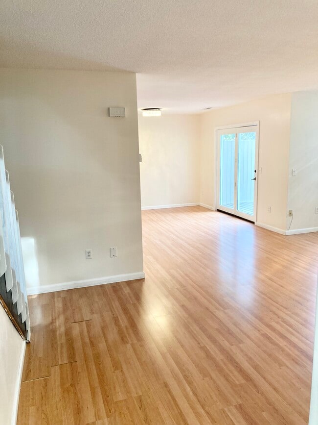 Building Photo - 156 E Grayling Ln