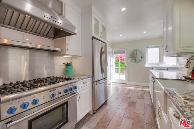 Building Photo - 21447 Providencia St