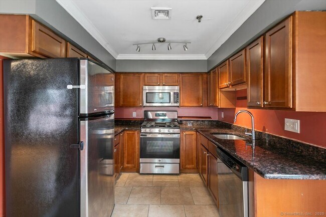 Building Photo - 677 Quinnipiac Ave
