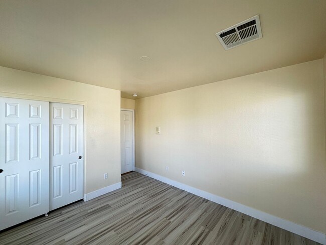 Building Photo - FALCON POINTE