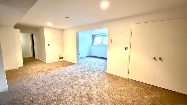 Building Photo - 20 Arthur Dr