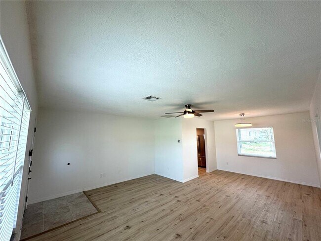 Building Photo - 868 Darwin Rd