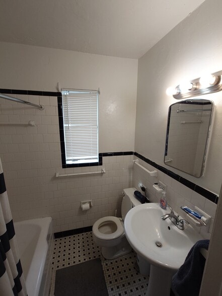 Bathroom - 138 W 51st St