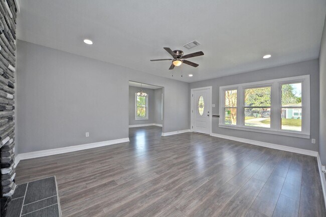 Building Photo - 3834 Rosedale St