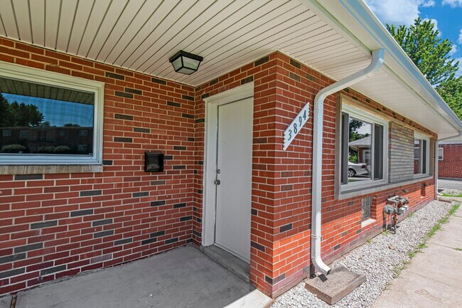Primary Photo - 3892-98 Brittany Circle - 3894