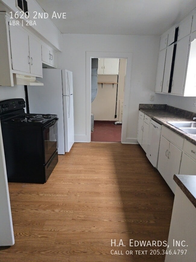 Building Photo - 1620 2nd Ave