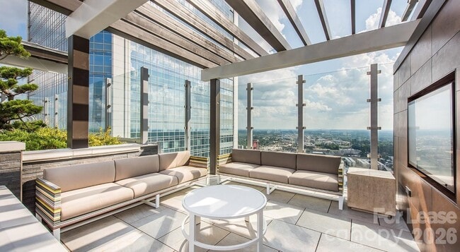 Building Photo - 525 S Church St