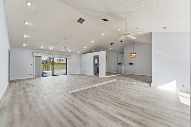 Building Photo - 9476 El Clair Ranch Rd