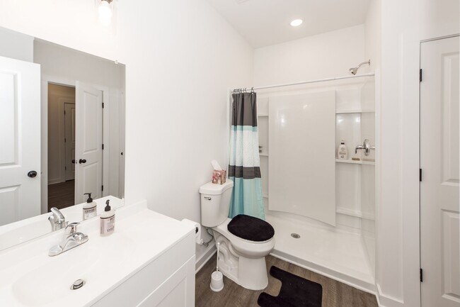 Building Photo - 4 Bedroom 3 Bath Home in Windsor Hill - North Charleston