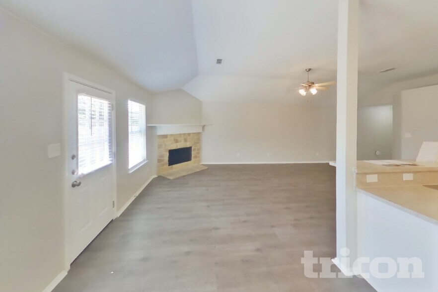 Building Photo - 1584 Sandhurst Dr