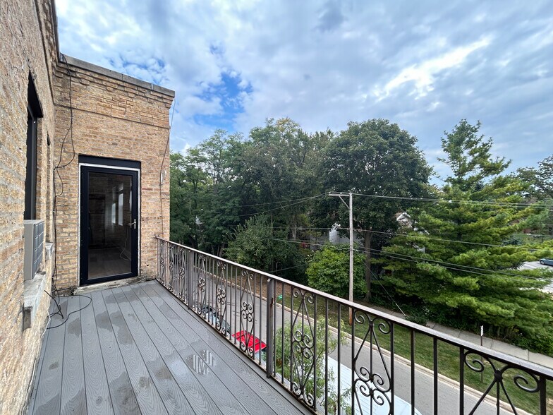 Building Photo - 730 Judson Ave