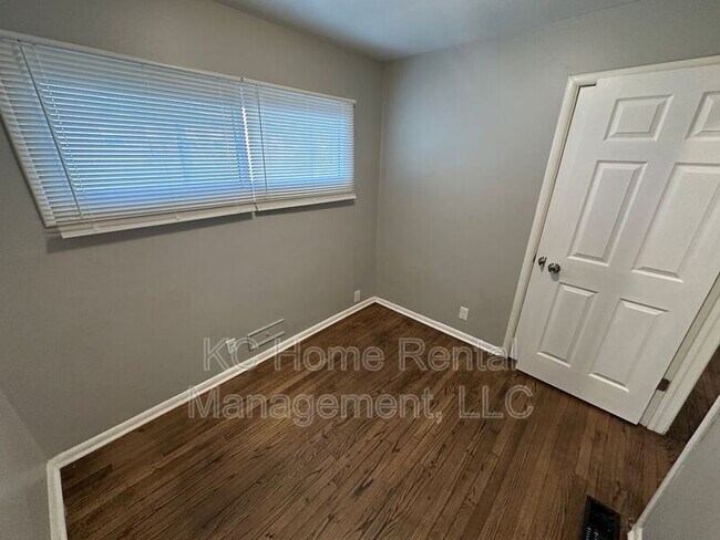 Building Photo - 7309 E 111th Terrace