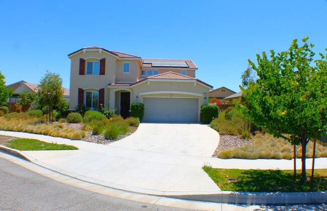 Building Photo - Stunning Redlands Home For Rent