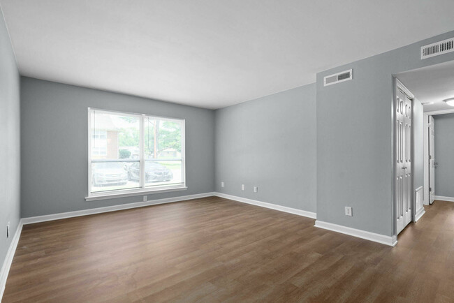 Building Photo - 611 Park Ave
