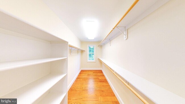 Building Photo - 6403 Earlham Dr